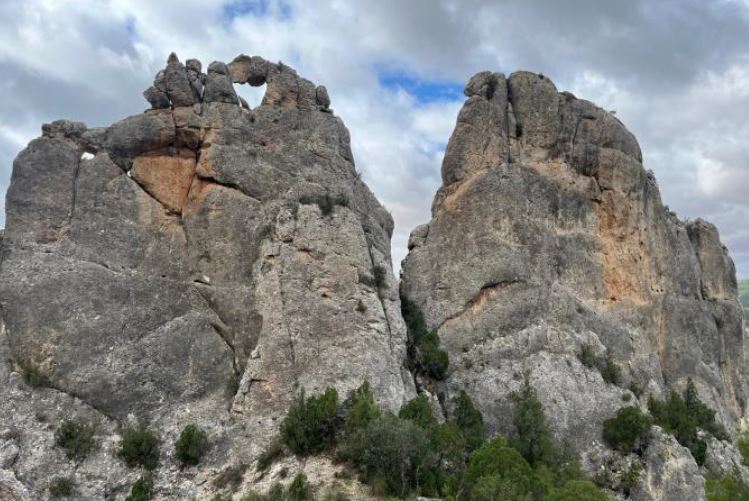 648 LES GORGES DEL CABRIOL-ELS GANIVETS DE CONTRERES I PENYES BLANQUES